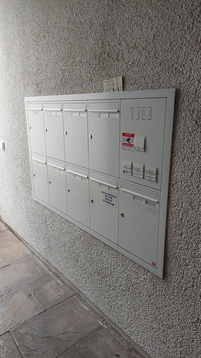 Klingel- und Briefkastenanlage